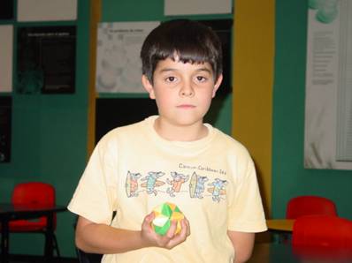 Danny-con-su-origami